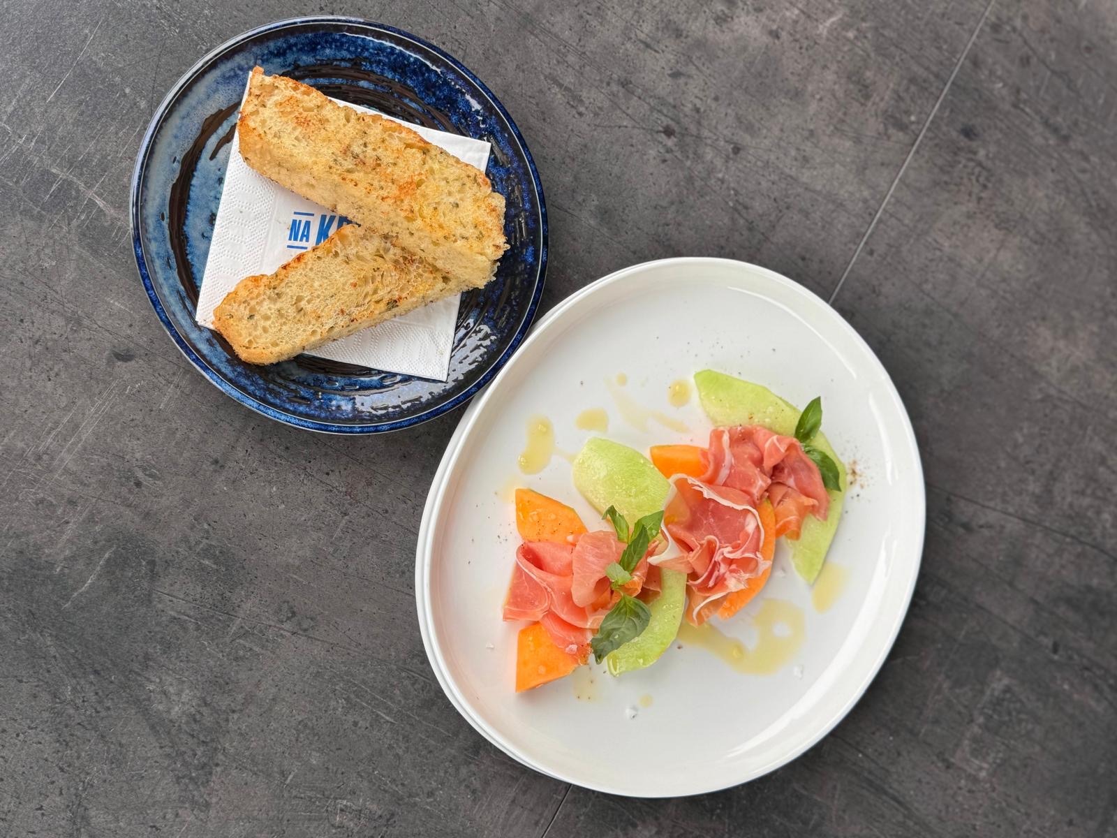 prosciutto e melone - italská kuchyně v letním speciálu restaurace Na Krétě!