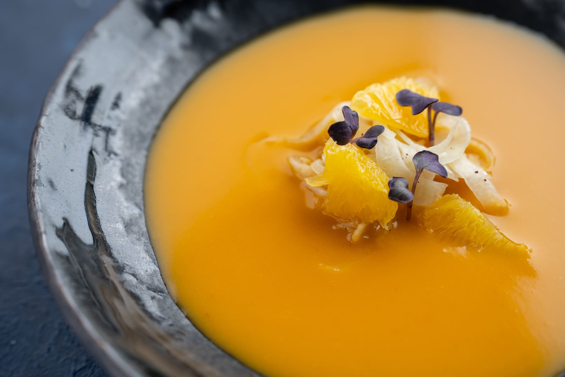 Lososový krém - Středomořská kuchyně v restauraci Na Krétě. Zažijte skvělé gastro jen kousek od Prahy. Středomoří, které vám naservírujeme, vás chytne všemi smysly!