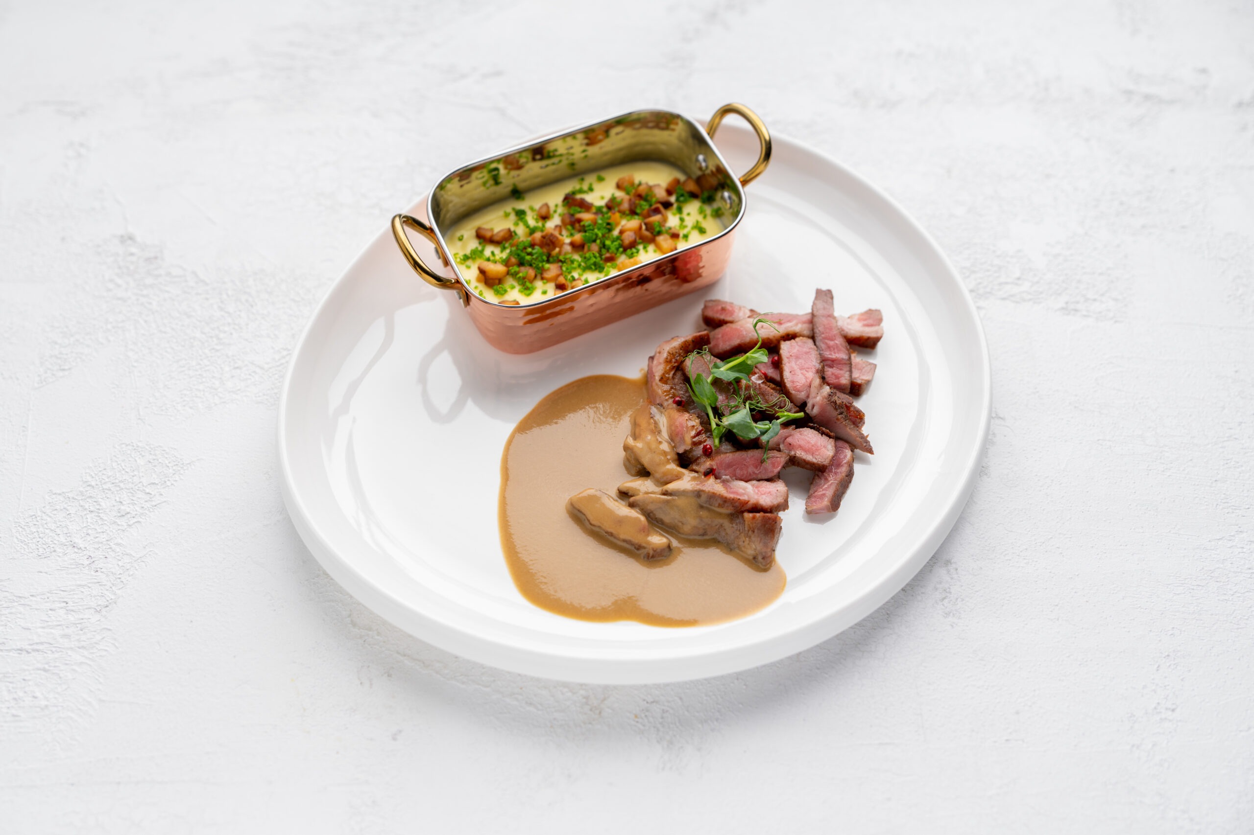Vepřové Iberico pluma - filírovaný steak. V našem speciálním steakovém menu vyzkoušejte tuto deliatesu, které se přezdívá wagyu mezi vepřovými masy. Gastronomický zážitek!