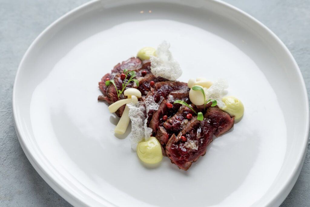 Tataki z hovězí svíčkové - předkrm z našeho STEAK & BURGER speciálního menu. Přijďte si pochutnat!