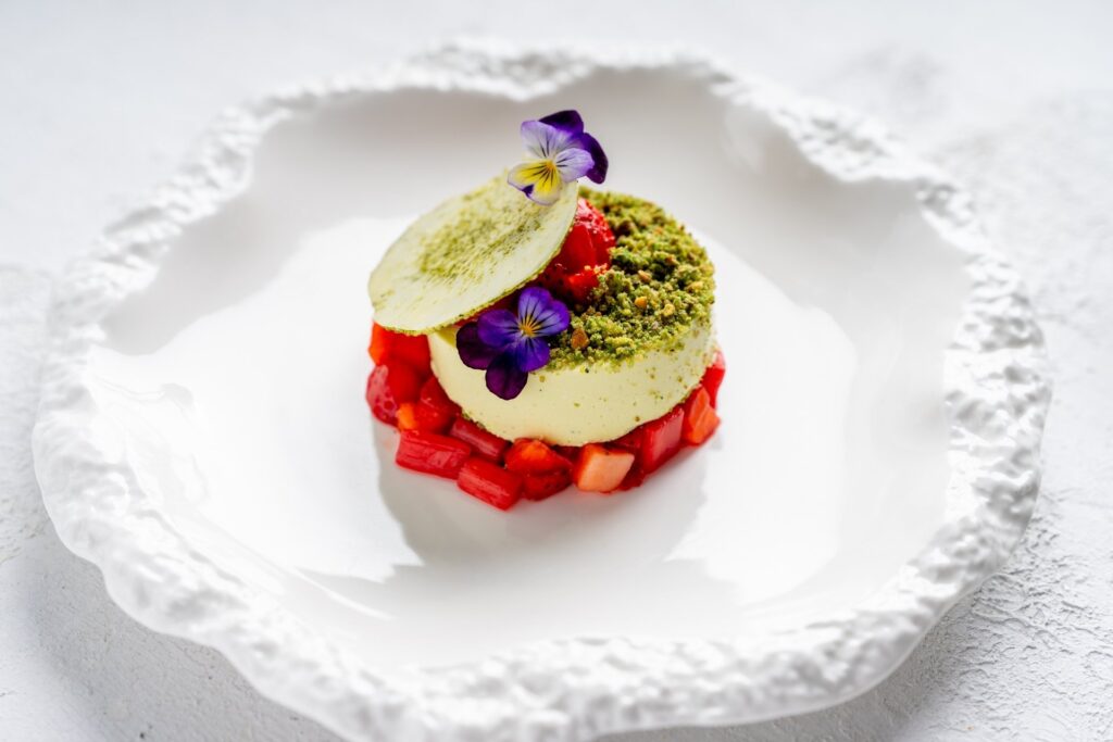 máte rádi chřest? Recept na dezert s chřestu je velmi netradiční. Tak přijďte sami ochutnat - jemná panna cotta s nádechem chřestu.