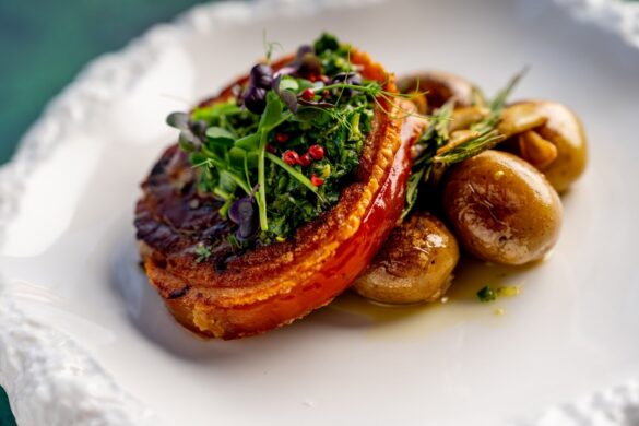 Italská kuchyně v restauraci Na Krétě. Porchetta