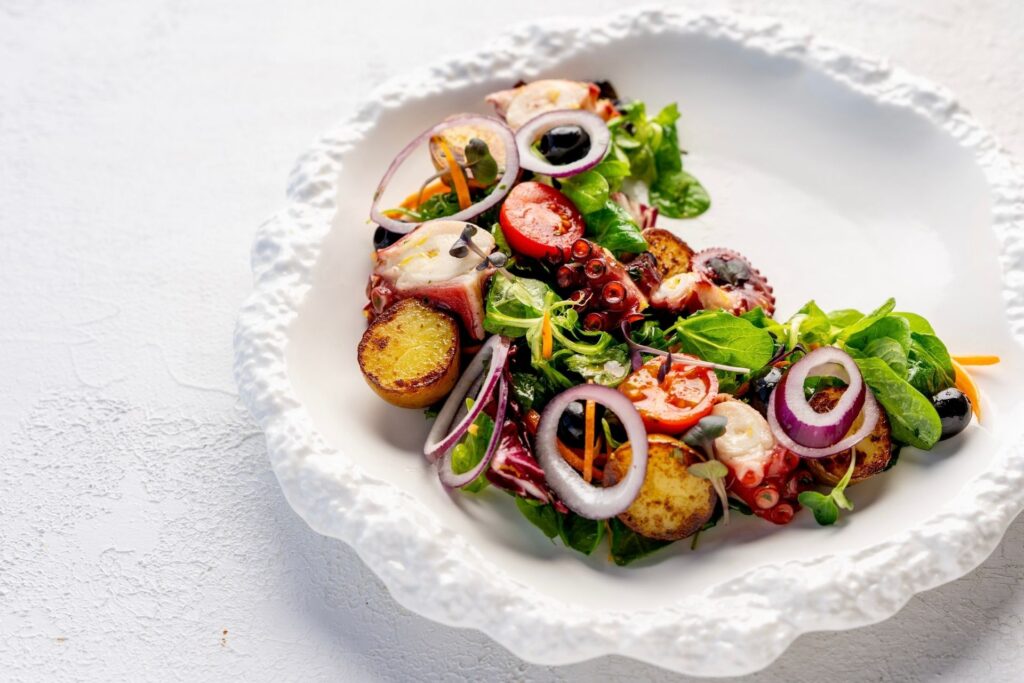 Italská kuchyně v restauraci Na Krétě. Insalata di polpo