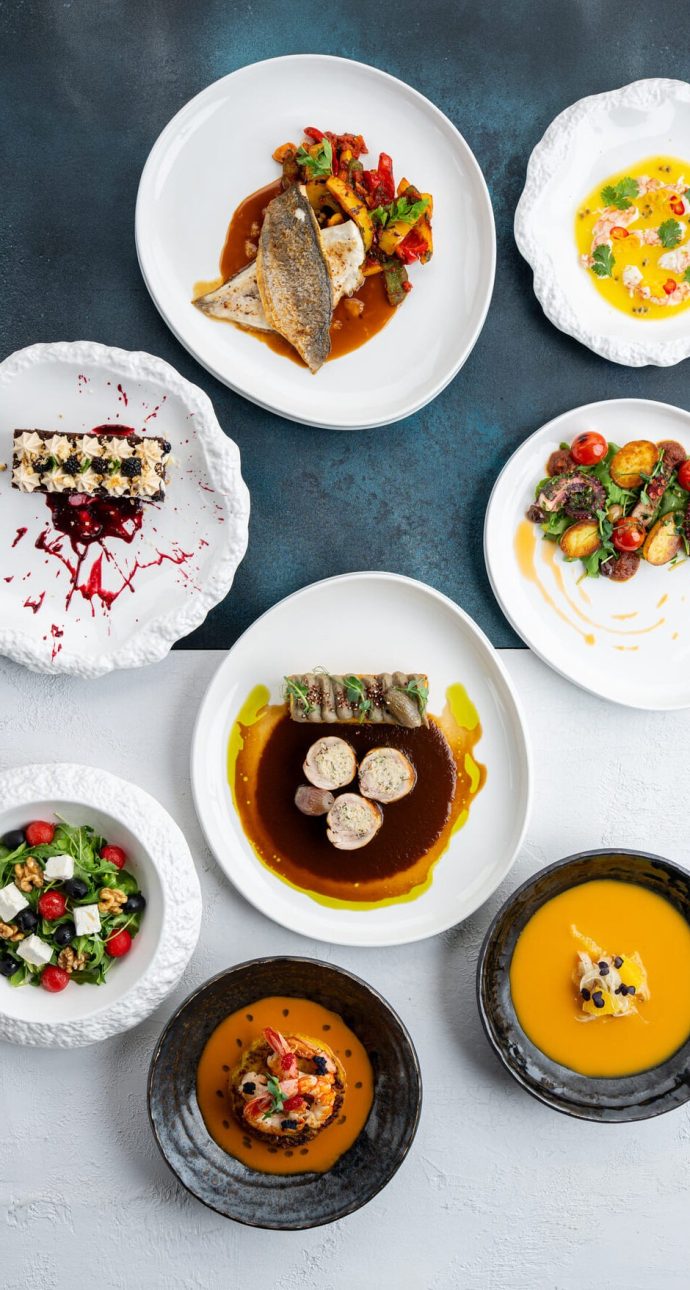 stredomorske-menu-skupina Středomořská kuchyně v restauraci Na Krétě. Zažijte skvělé gastro jen kousek od Prahy. Středomoří, které vám naservírujeme, vás chytne všemi smysly!